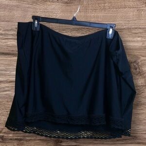Catherine’s black swim skirt. Lace trim. 3X.